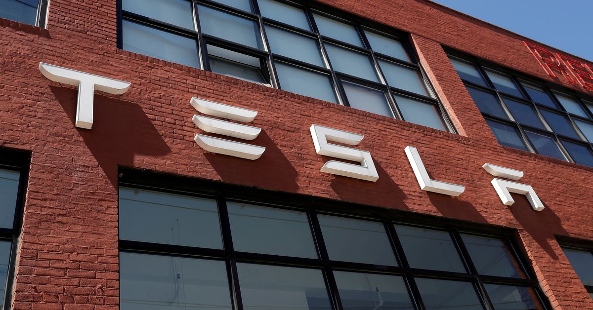 Musk's 'AI Day' confronts tough questions about Tesla's technology - Reuters