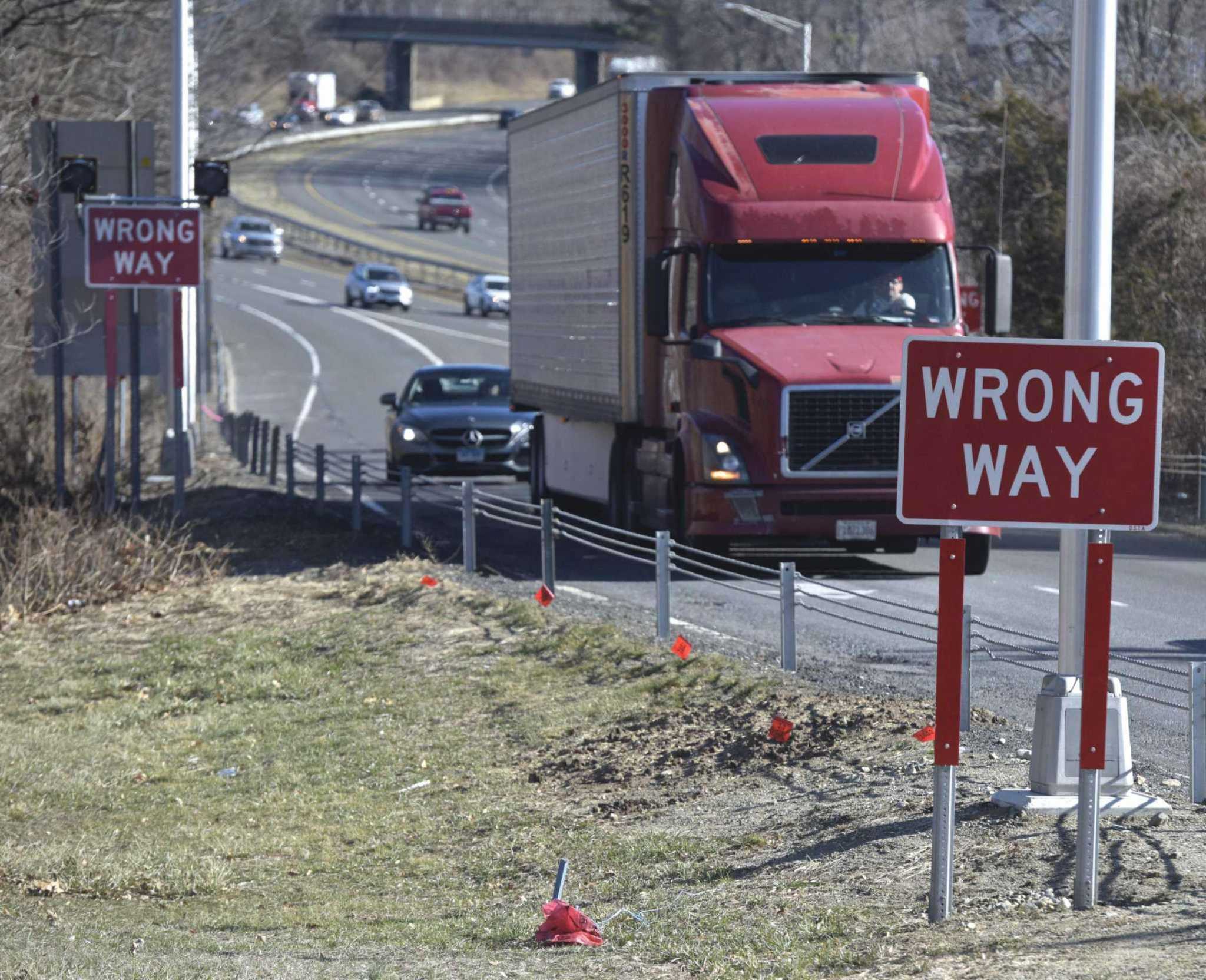 State looks to expand wrong-way driving detection technology after success at I-84 Exit 8 in Danbury - Danbury News Times